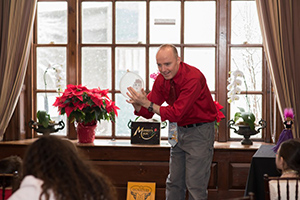 Munsey's Magic performs card in balloon routine